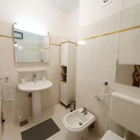 Апартаменты Sanja Кострена