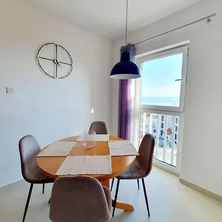 Апартаменты Sanja Кострена